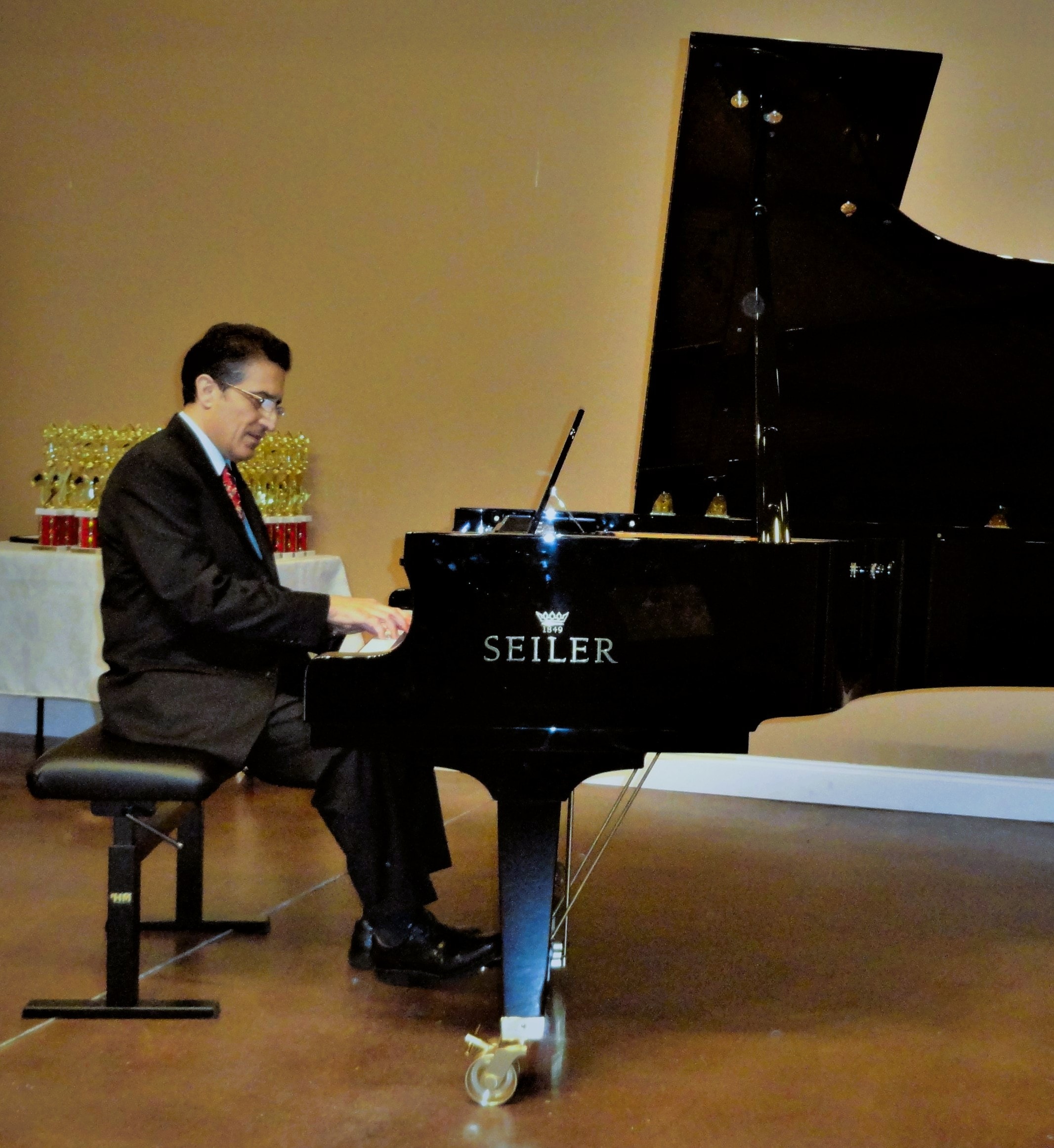 Fardin — music teacher